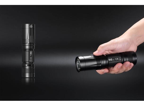 Nitecore R40 LED lommelykt Liten og kraftig led lommelykt - lading! 