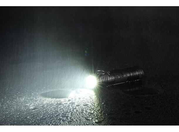 Nitecore E4K LED lommelykt Kraftig liten LED lommelykt - 4400 lumen 