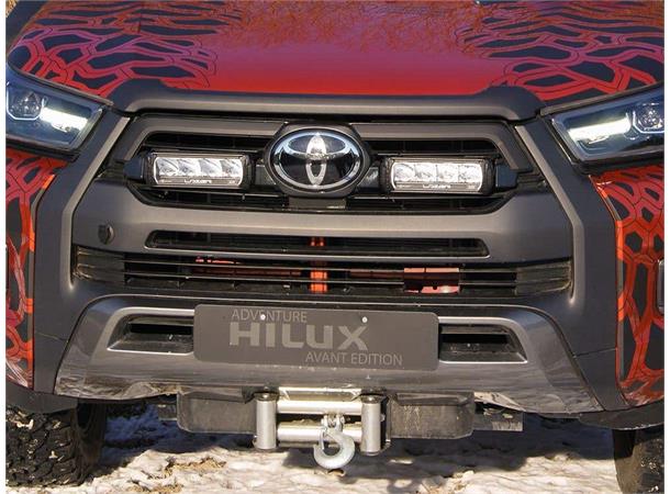 Lazer grillbrakett Toyota Hilux SR+ Invincible X 2020+ (Triple-R 750)