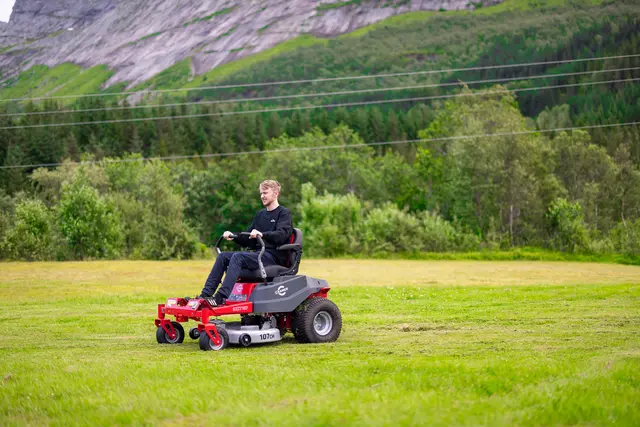Cramer 82ZT107 82V Plentraktor Demokjørt Zero Turn Plentraktor 107cm 