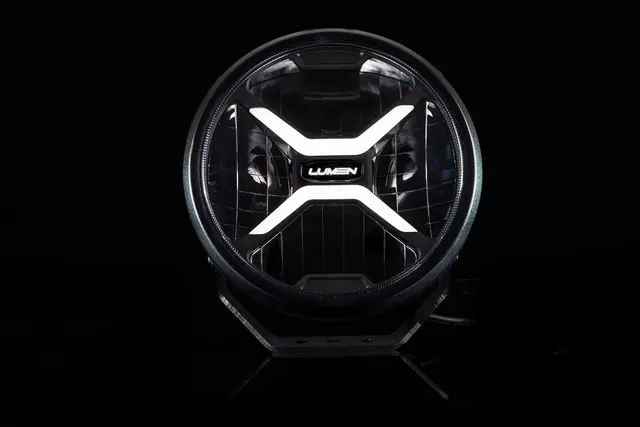 Lumen Cyclops CX9 LED fjernlys Kraftig med posisjonslys i oransje/hvit 