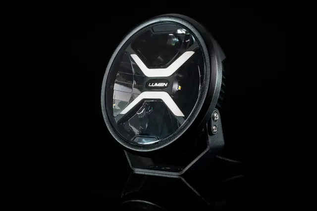 Lumen Cyclops CX9 LED fjernlys Kraftig med posisjonslys i oransje/hvit 