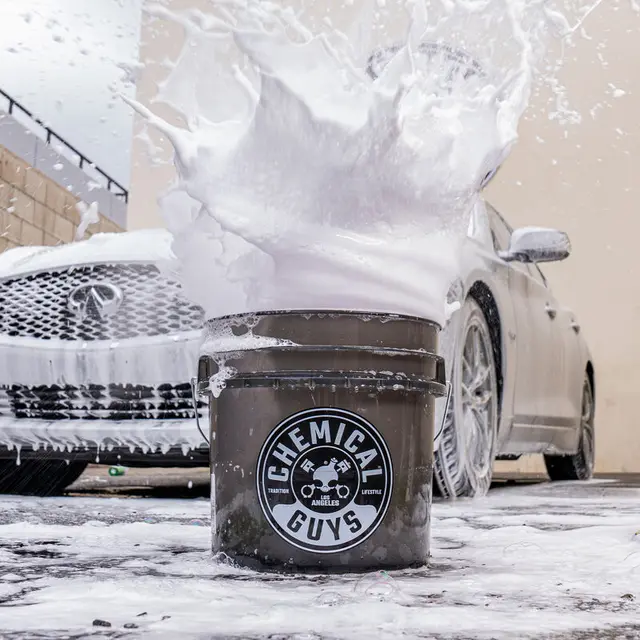 Chemical Guys Smoked Black Bucket Kraftig vaskebøtte på hele 14.5L 