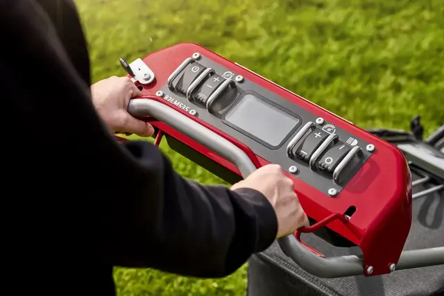 Cramer Optimus ATM53A gressklipper med batterier og lader 