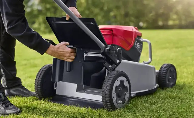 Cramer Optimus ATM53A gressklipper med batterier og lader 