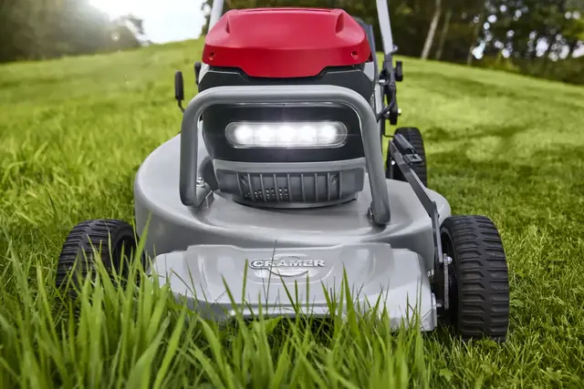 Cramer Optimus ATM53A gressklipper med batterier og lader 