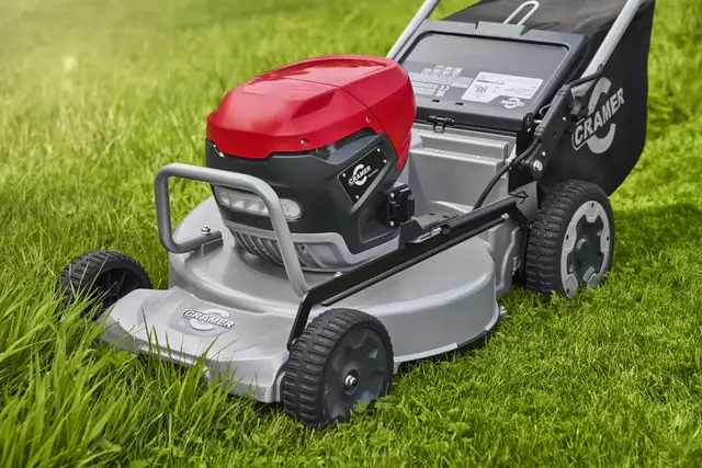 Cramer Optimus ATM53A gressklipper med batterier og lader 