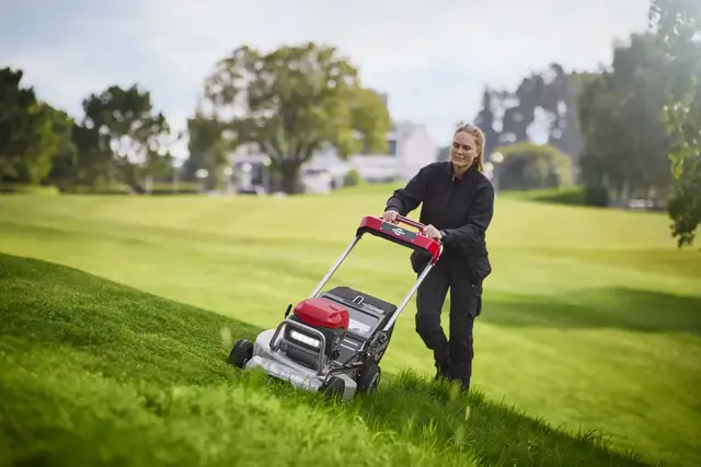 Cramer Optimus ATM53A gressklipper med batterier og lader 