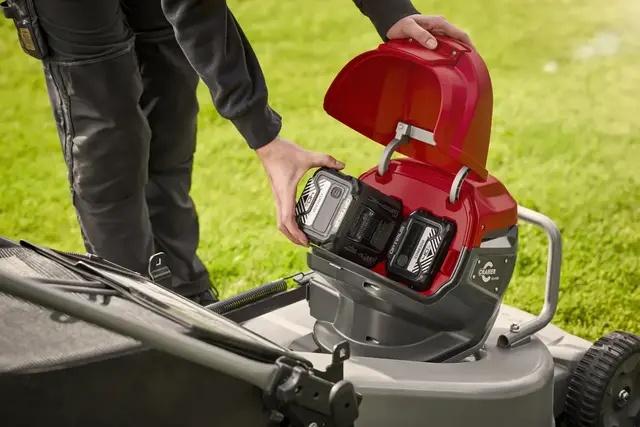 Cramer Optimus ATM53A gressklipper med batterier og lader 