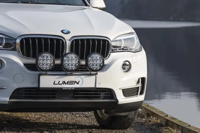 Lumen Cyclops7 LED fjernlys Rundt design og kraftig ekstralys 