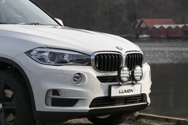 Lumen Cyclops7 LED fjernlys Rundt design og kraftig ekstralys 