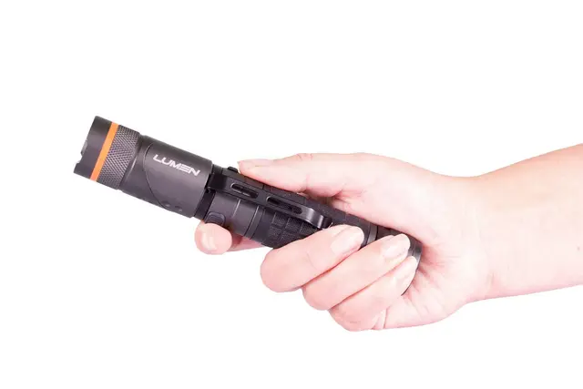 Lumen Discovery L50 LED lommelykt med UV Knallgod og funksjonell lommelykt med UV 