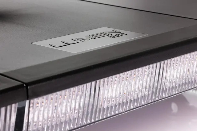 Lumen Alert 120cm LED varsellysbjelke LED varselbjelke med høy effekt og 360° 