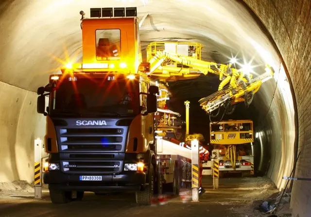 Lumen Alert 120cm LED varsellysbjelke LED varselbjelke med høy effekt og 360° 