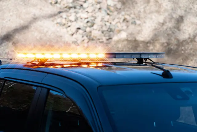 Lumen Alert 120cm LED varsellysbjelke LED varselbjelke med høy effekt og 360° 