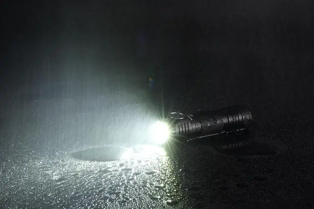 Nitecore E4K LED lommelykt Kraftig liten LED lommelykt - 4400 lumen 