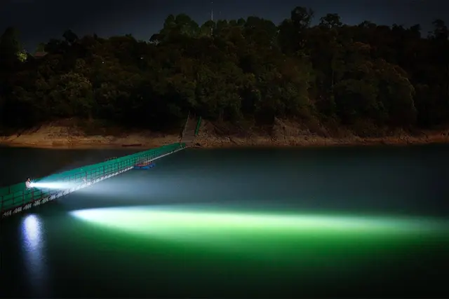 Nitecore MH23 LED lommelykt Liten og kraftig led lommelykt - lading! 