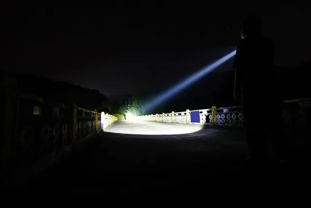 Nitecore P30 LED lommelykt Kraftig LED lommelykt med 618m 