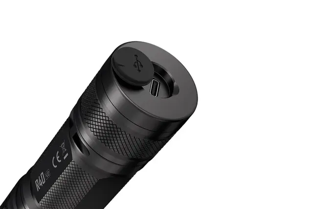 Nitecore R40 LED lommelykt Liten og kraftig led lommelykt - lading! 