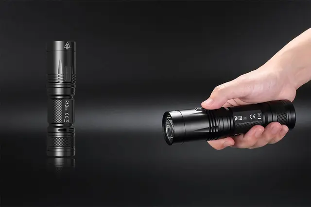 Nitecore R40 LED lommelykt Liten og kraftig led lommelykt - lading! 