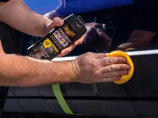 Meguiars Ultimate Black Plastic Restorer Fornyer plast og vinyl. 355ml