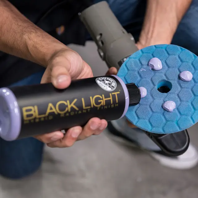 Chemical Guys Black Light 3.7L Gir glans og beskyttelse til mørke biler 