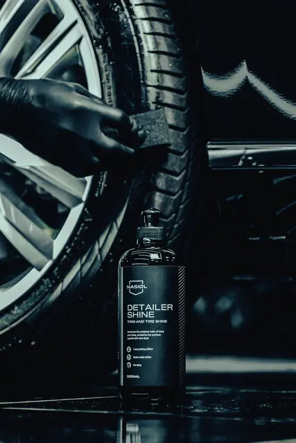 Nasiol DetailerShine 0,5 l Glansfornyer for dekk og utvendige plast 