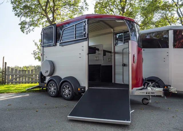 Ifor Williams HBX511 Hestehenger - Sort 