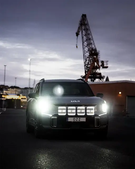 OZZ SQR 9" fjernlys 210mm Med park- og varsellys, sort hus 