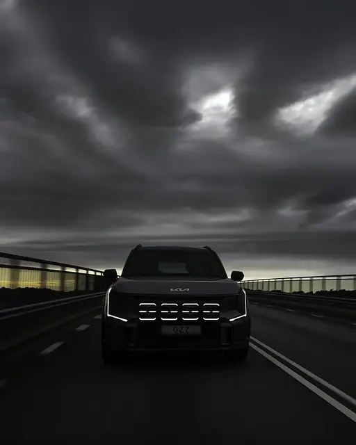 OZZ SQR 9" fjernlys 210mm Med park- og varsellys, sort hus 