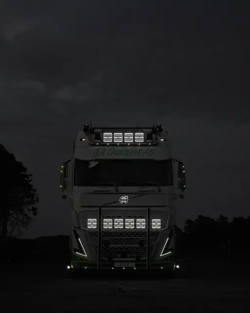 OZZ SQR 9" fjernlys 210mm Med park- og varsellys, hvitt hus 