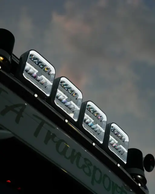 OZZ SQR 9" fjernlys 210mm Med park- og varsellys, hvitt hus 