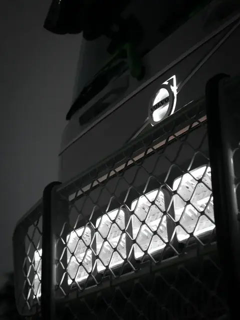 OZZ SQR 9" fjernlys 210mm Med park- og varsellys, hvitt hus 