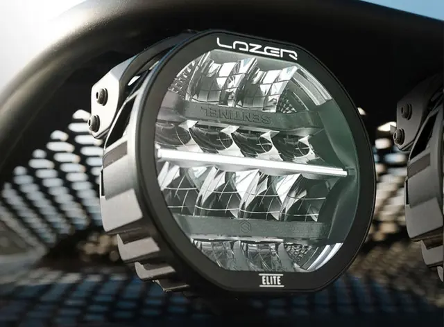 Lazer® Sentinel 7 ELITE Omvendt feste Sort. Med Parklys. 10248 Lumen. 