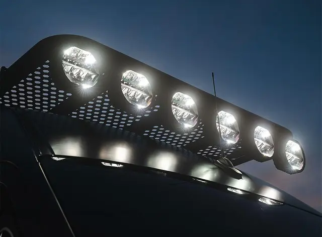 Lazer® Sentinel 7 ELITE Omvendt feste Sort. Med Parklys. 10248 Lumen. 