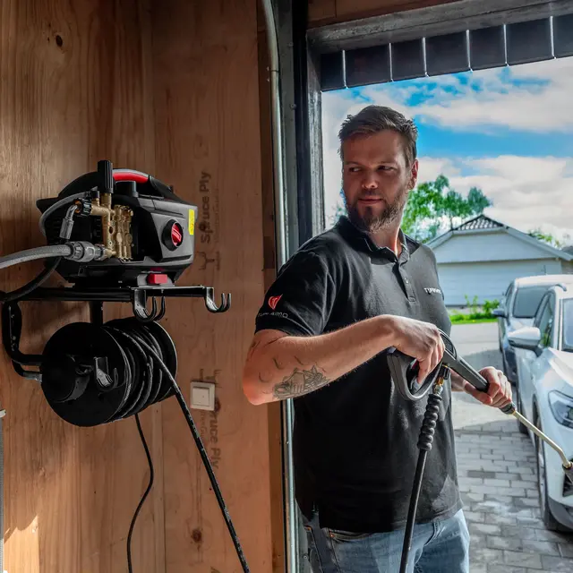 Turisimo HP Veggstativ med 15m slange Solid veggstativ med trommel og slange 