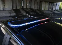 Whelen® Edge 9XS 48" 12V 122cm. 8 Moduler gult. Med justerbar fot