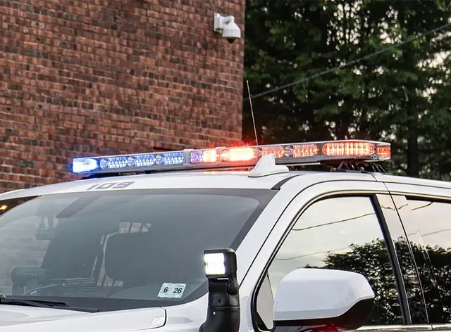 Whelen® Liberty II 54" 12V 137cm. 8 Moduler gult. Med justerbar fot 