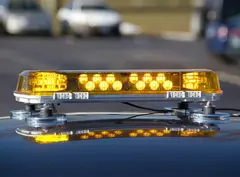 Whelen® Mini Century 23" 12V 58cm. 8 Moduler gult. Med magnet fot